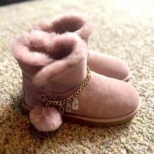 Girls UGG brand new boots size 5. Also fits women’s size 7.